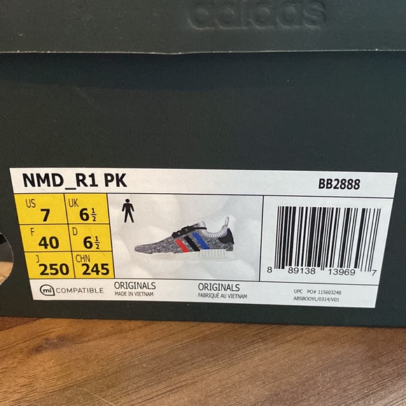 BNIB Adidas NMD R1 Tri Color Stripe White Size 7 - Picture 5 of 8